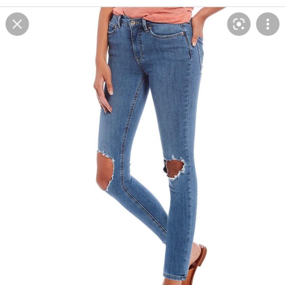 Free people busted skinny jeans. Size 28
